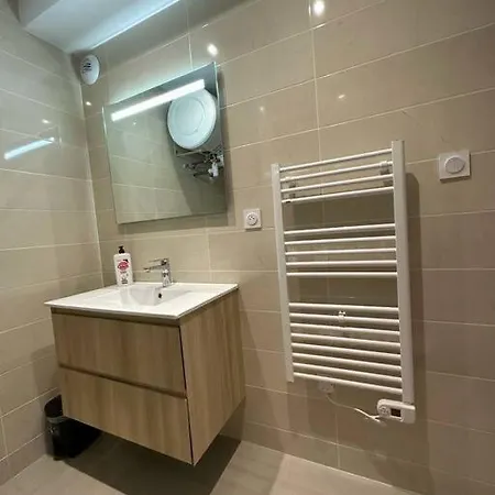 Cocoon 52 M2 New, Beautiful View Castle And Mountain