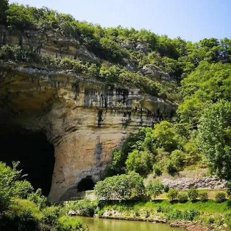 Cocoon 52 M2 New, Beautiful View Castle And Mountain